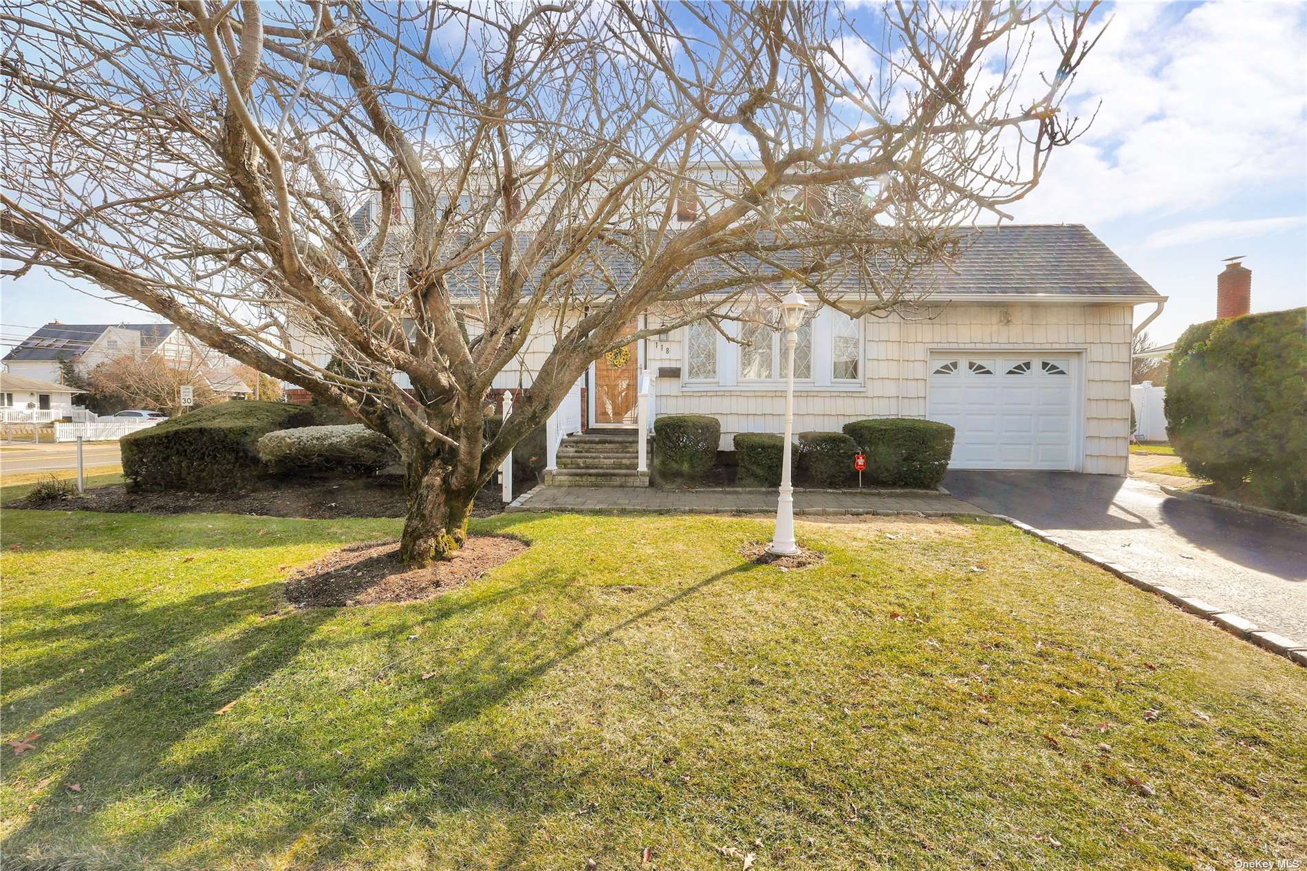 #1 photo, 118 Plitt Avenue, ナッソー郡 Farmingdale , NY 11735