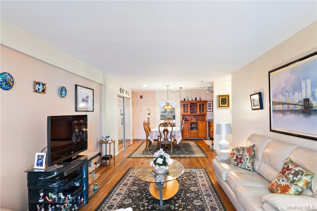 #10 photo, 525 W 236 Street, Bronx , NY 10463