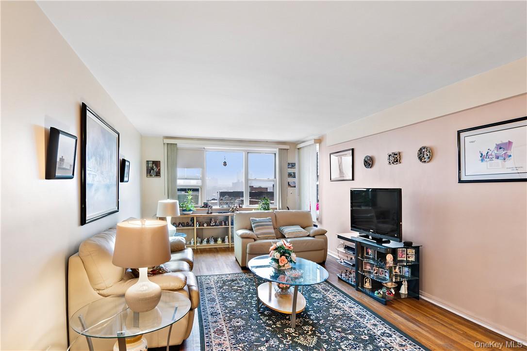 #12 photo, 525 W 236 Street, Bronx , NY 10463