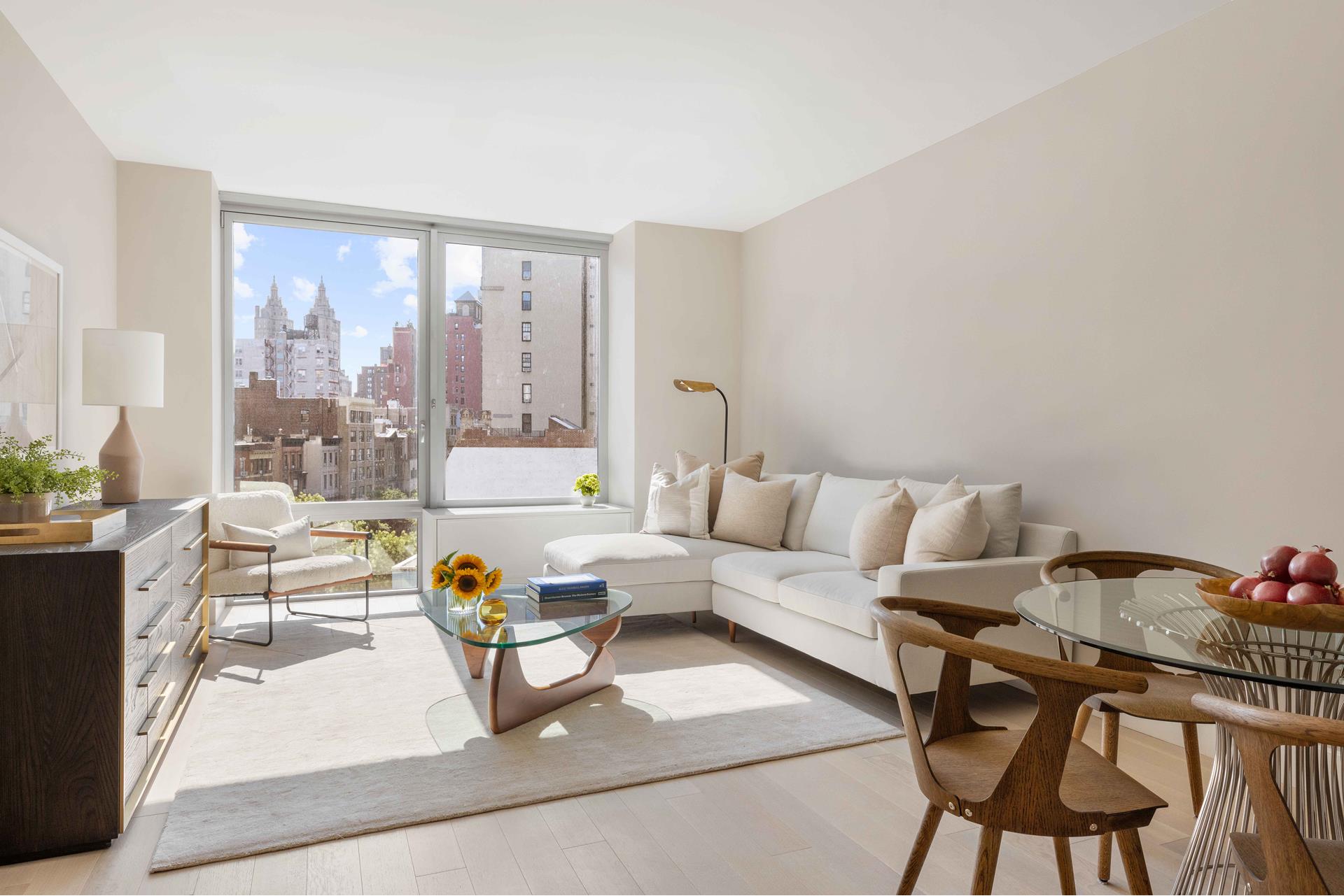 #1 photo, 212 W 72ND Street, Lincoln Square , NY 10023