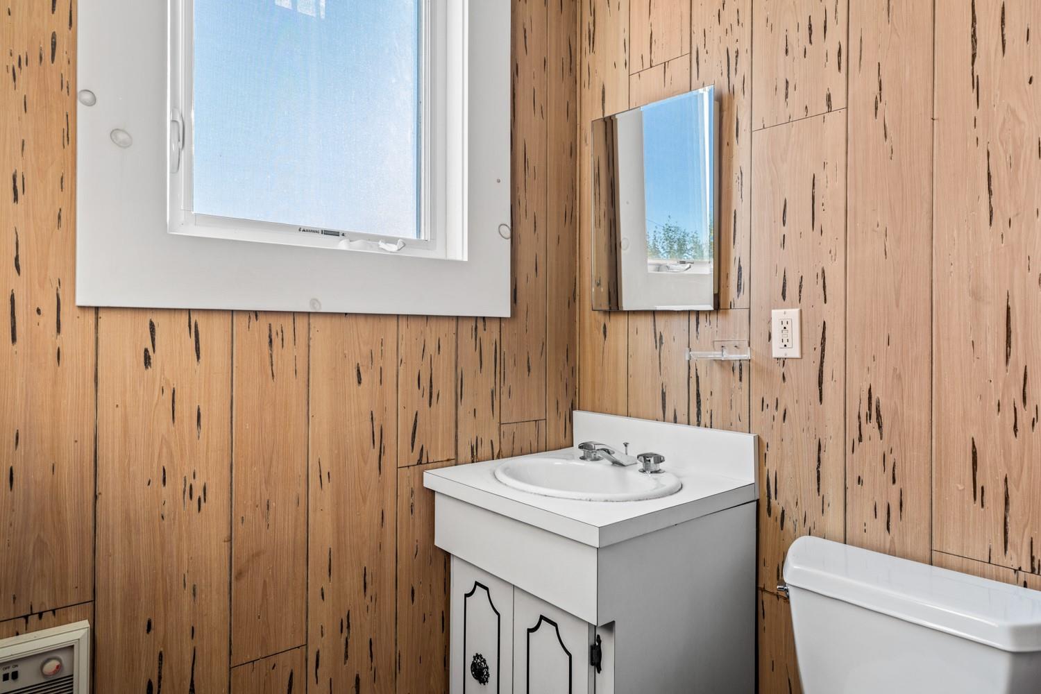 #16 photo, 38 Homesite Avenue, Seaview , NY 11770