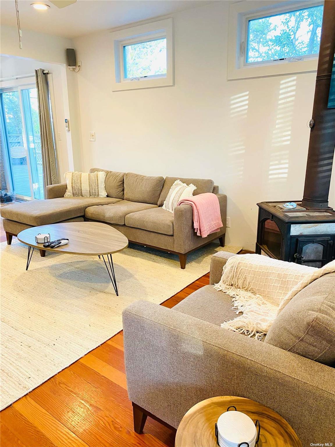 #4 photo, 38 Homesite Avenue, Seaview , NY 11770