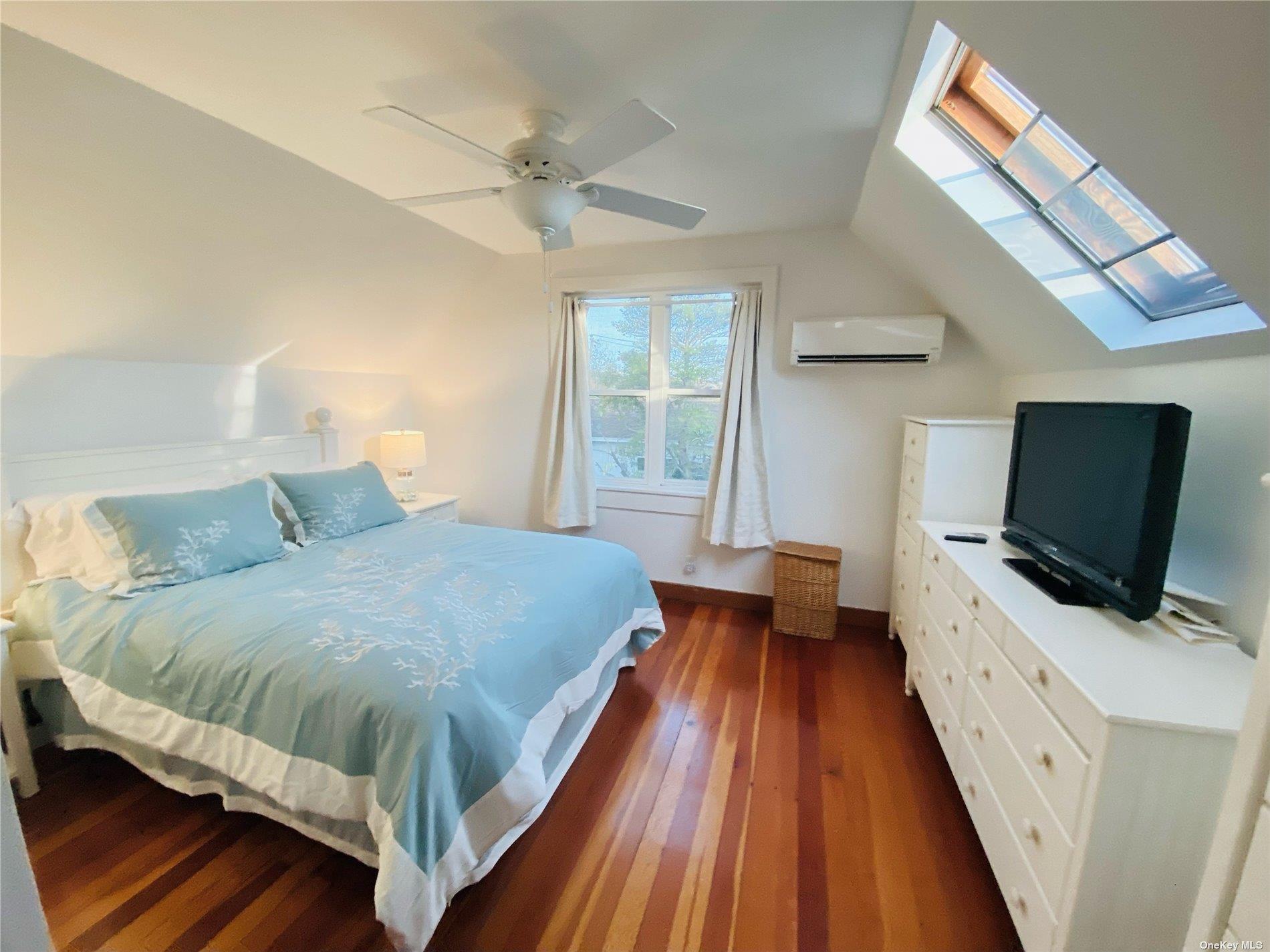 #5 photo, 38 Homesite Avenue, Seaview , NY 11770