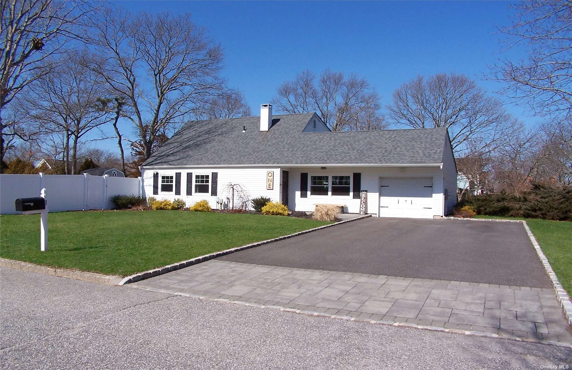 #1 photo, 1 Southern Pine Lane, سوفولك Medford , NY 11763