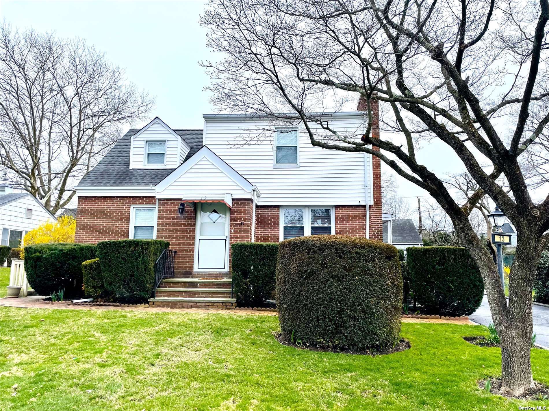 #1 photo, 13 Cleveland Place, Glen Cove , NY 11542