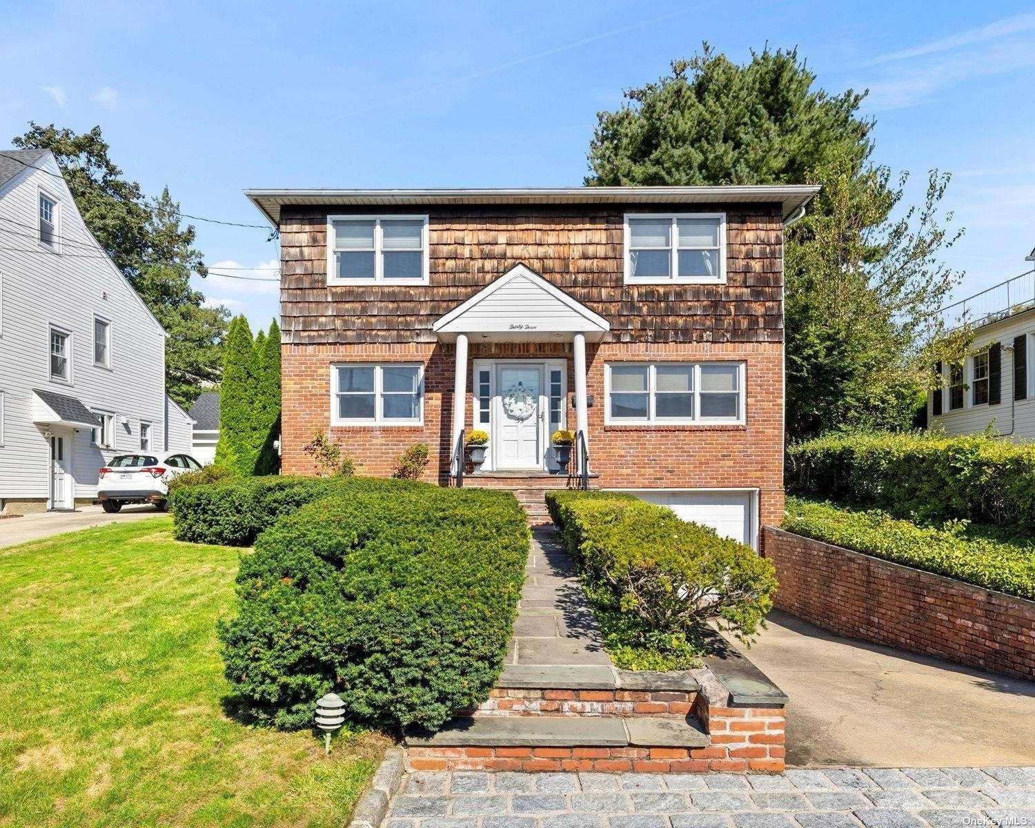 #1 photo, 33 South Drive, Manhasset , NY 11030