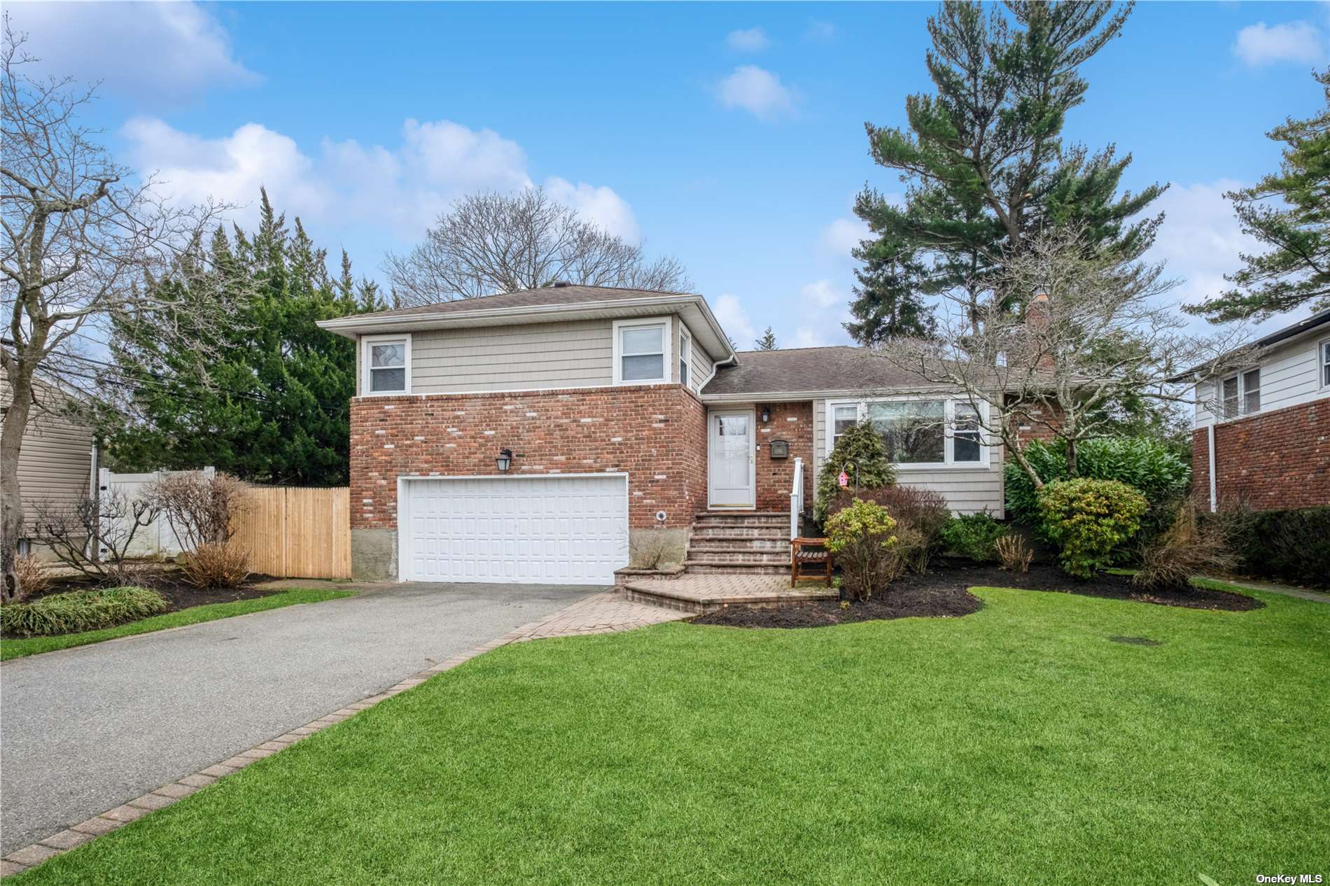 #1 photo, 1376 Sally Court, Нассау ‖ East Meadow , NY 11554