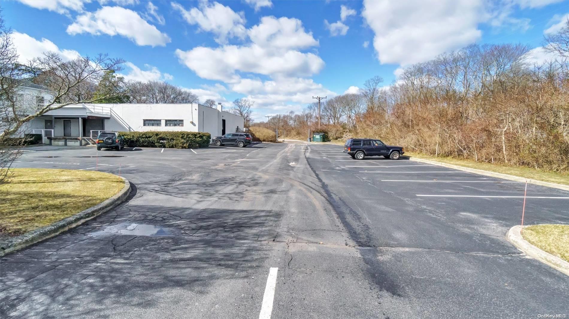 #4 photo, 32 Chichester Avenue, سوفولك Center Moriches , NY 11934