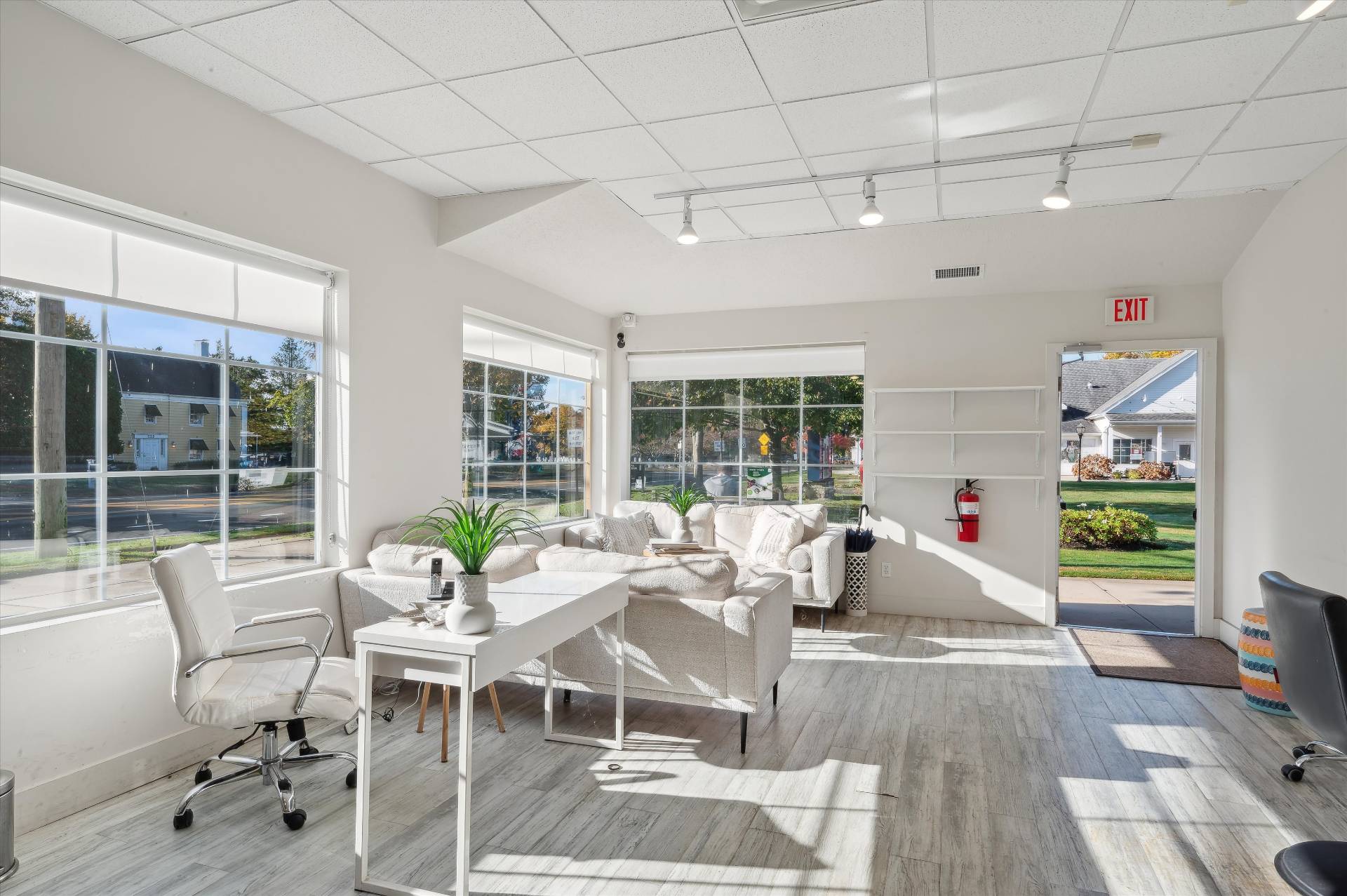 #10 photo, 760 Montauk Highway, Building 1 Unit B, サフォーク郡 Water Mill , NY 11976