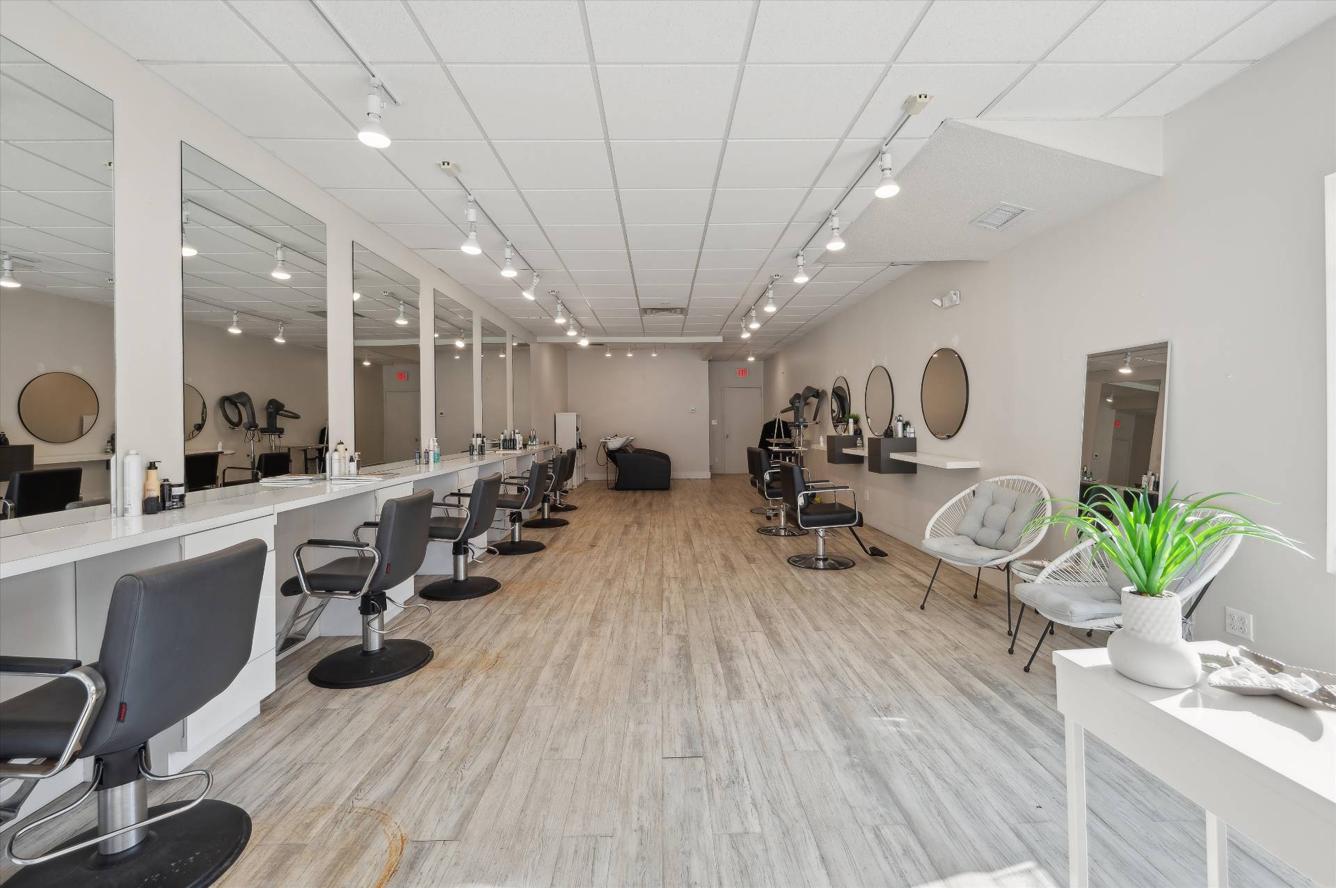 #13 photo, 760 Montauk Highway, Building 1 Unit B, サフォーク郡 Water Mill , NY 11976