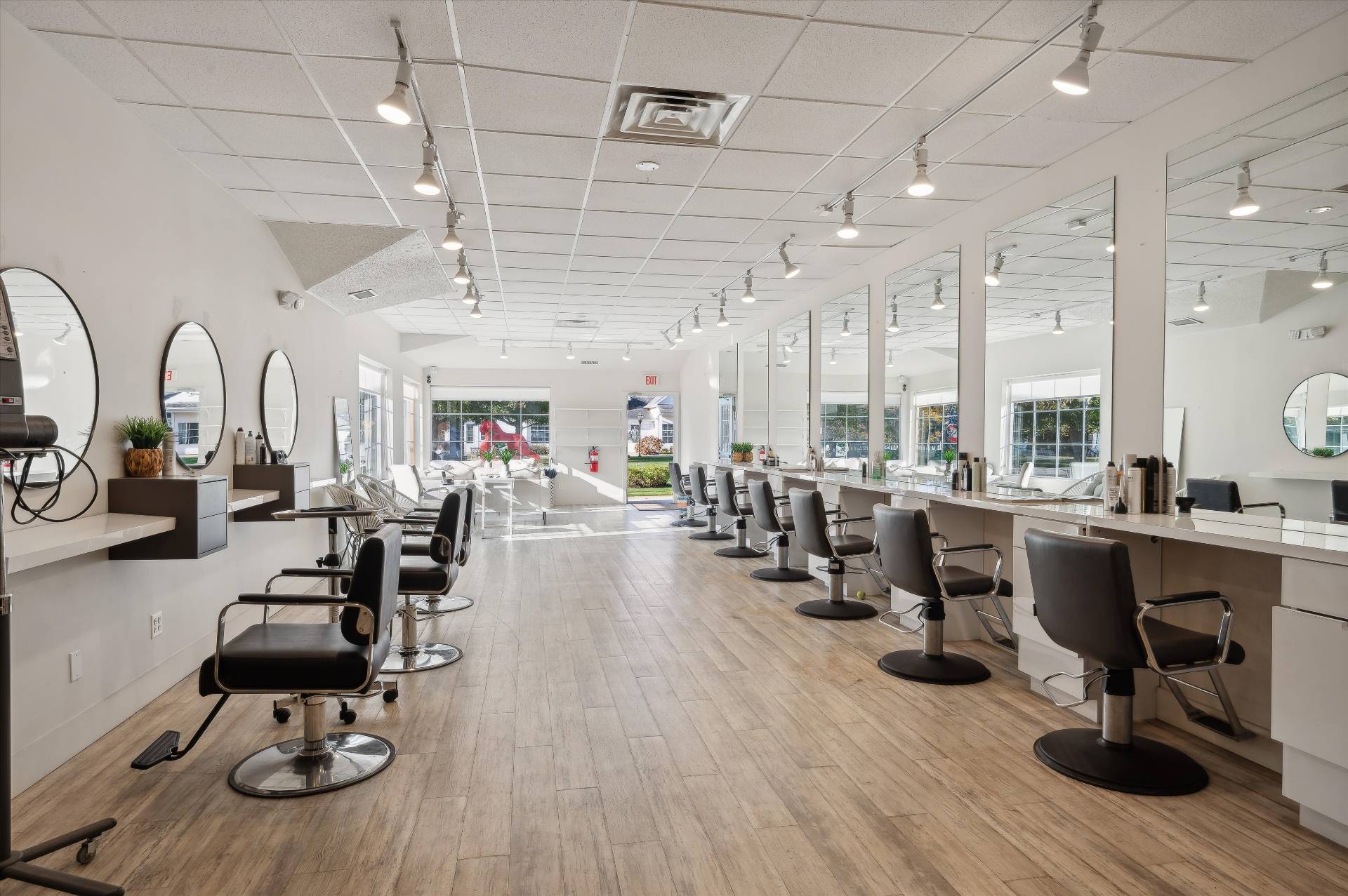 #8 photo, 760 Montauk Highway, Building 1 Unit B, サフォーク郡 Water Mill , NY 11976