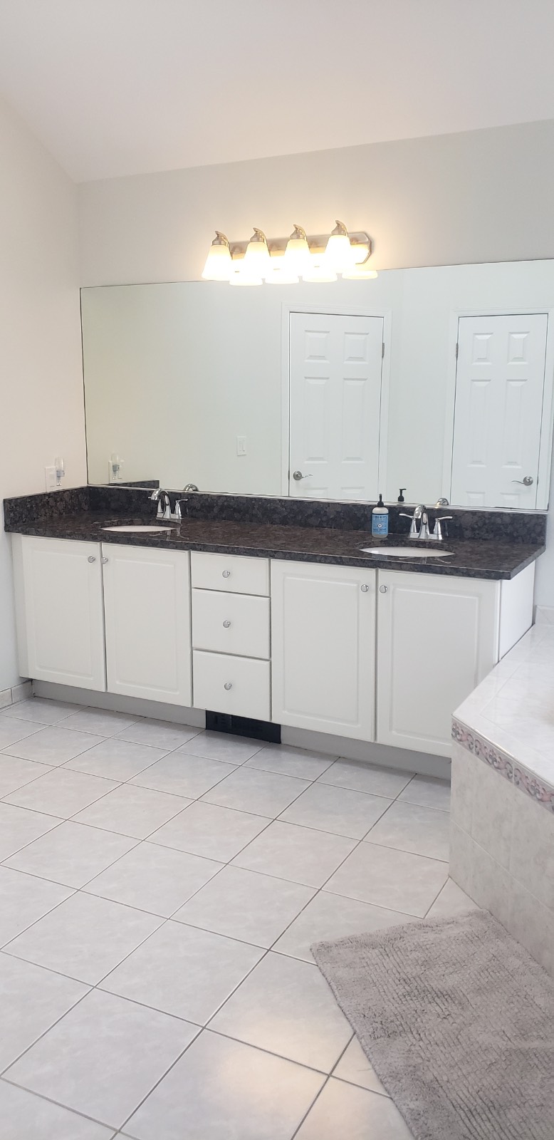 #18 photo, 11 Mark Twain Lane, E. Setauket , NY 11733