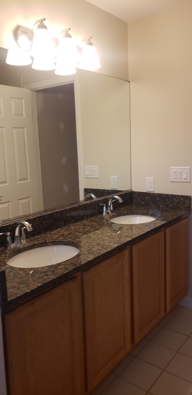 #19 photo, 11 Mark Twain Lane, E. Setauket , NY 11733