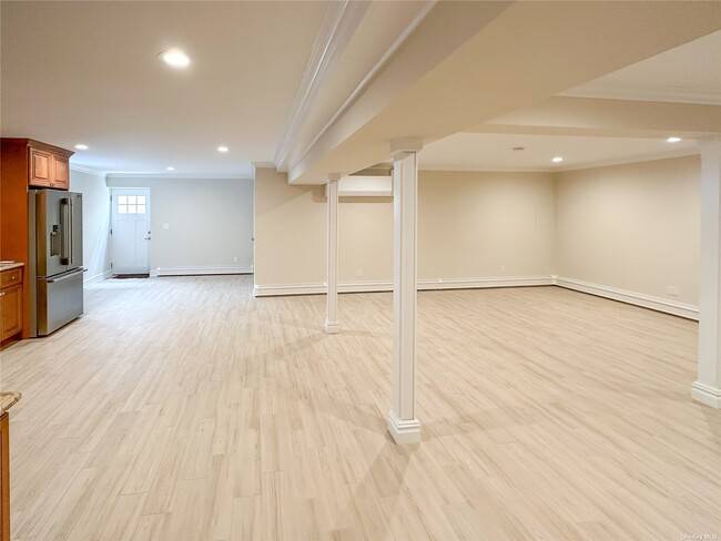 #27 photo, 11 Mark Twain Lane, E. Setauket , NY 11733