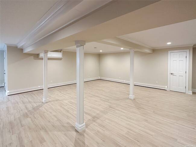 #28 photo, 11 Mark Twain Lane, E. Setauket , NY 11733