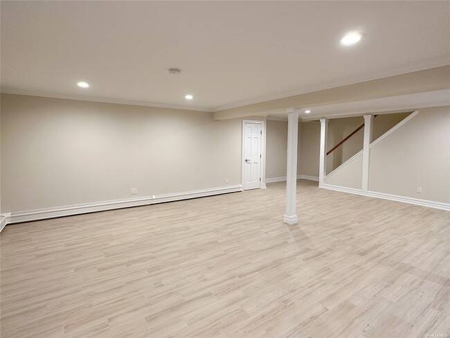 #29 photo, 11 Mark Twain Lane, E. Setauket , NY 11733