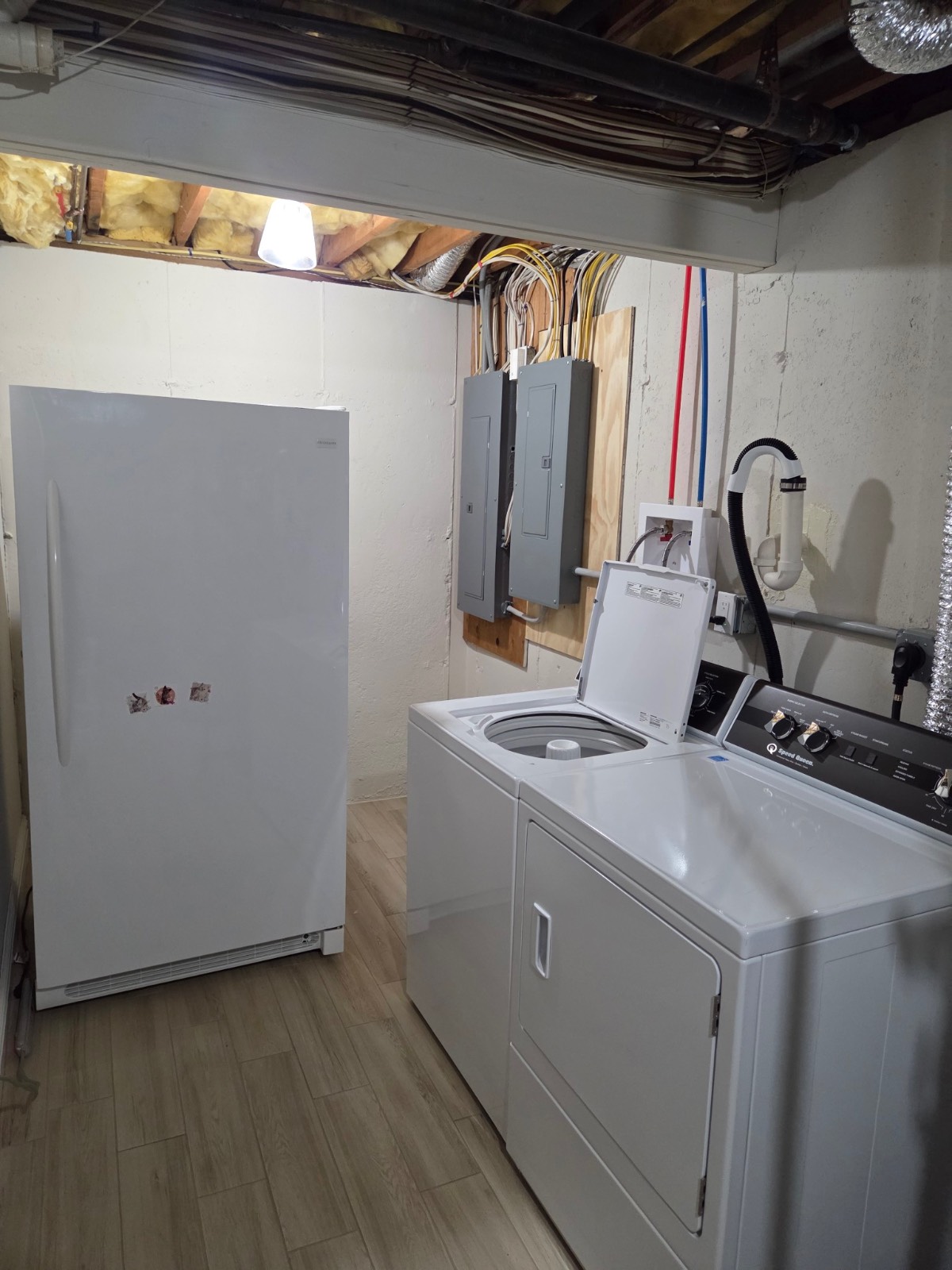 #33 photo, 11 Mark Twain Lane, E. Setauket , NY 11733