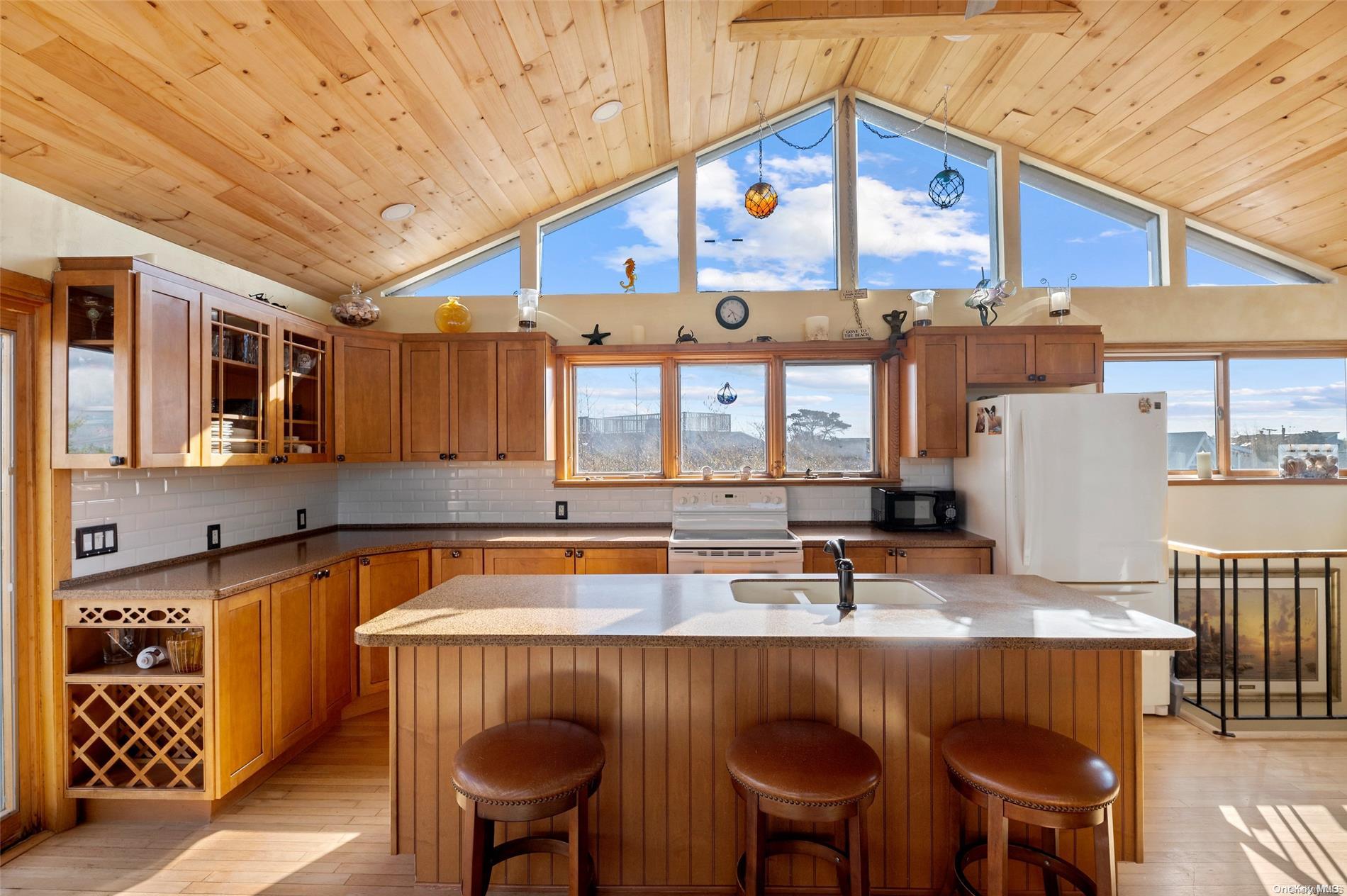 #4 photo, 50 Clipper Roadway, Corneille Estates , NY 11770