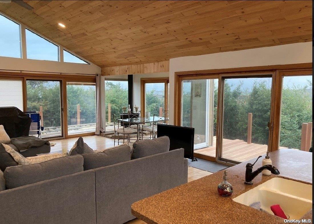 #6 photo, 50 Clipper Roadway, Corneille Estates , NY 11770