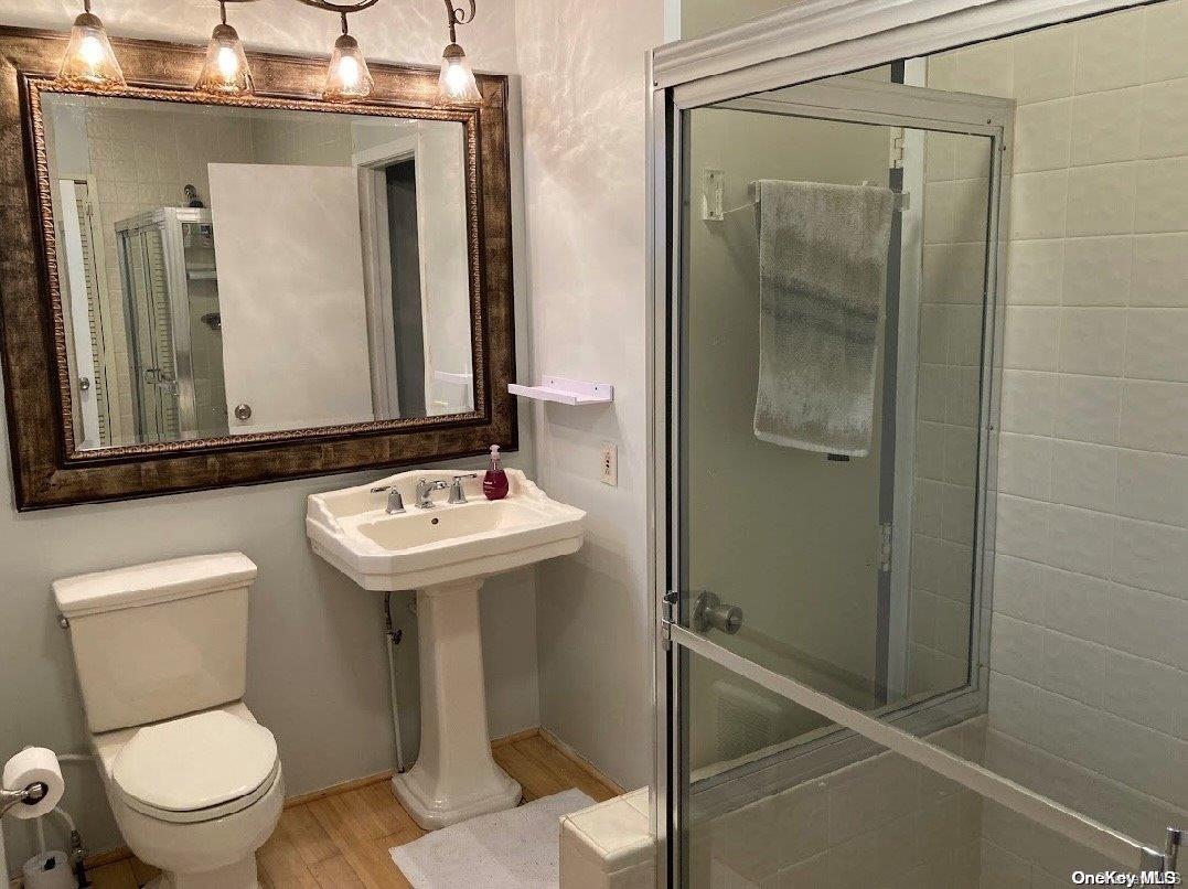 #8 photo, 50 Clipper Roadway, Corneille Estates , NY 11770