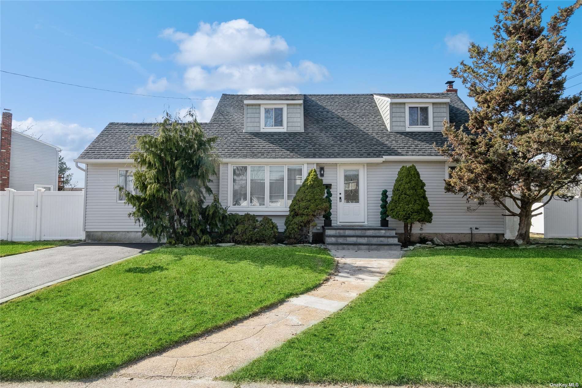 #1 photo, 42 Surrey Lane, Massapequa Park , NY 11762