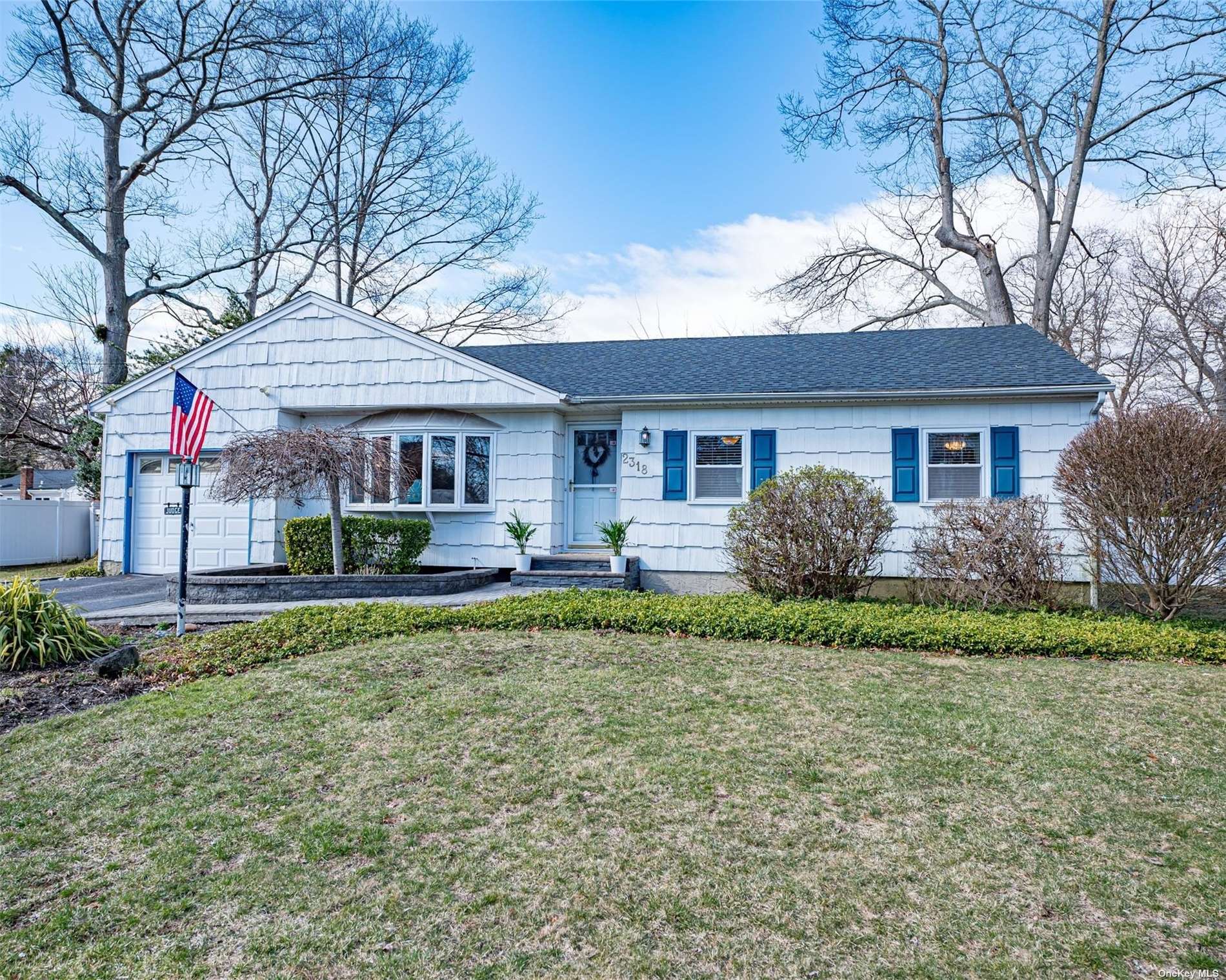 #1 photo, 2318 Pond Road, サフォーク郡 Ronkonkoma , NY 11779