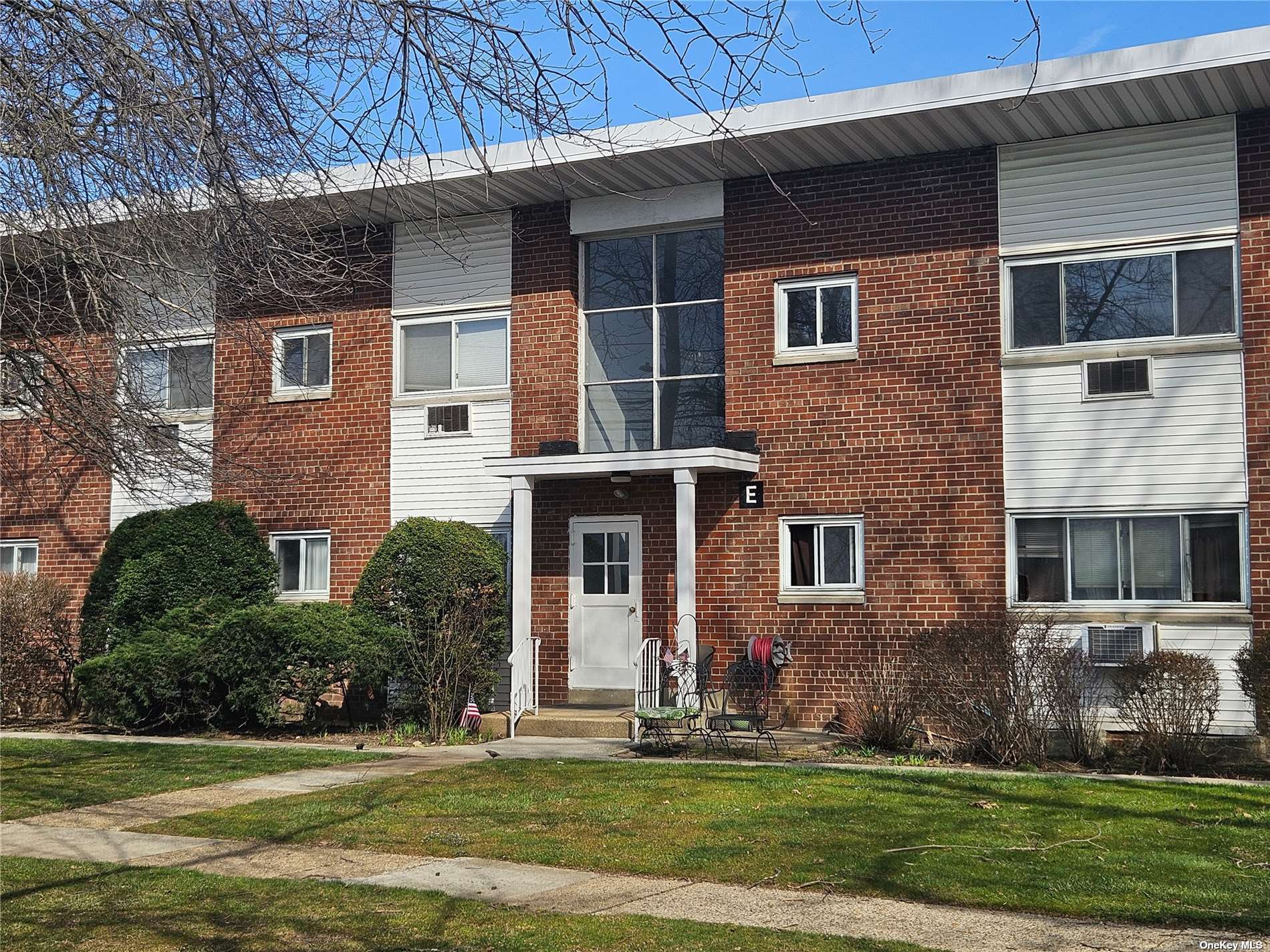 #1 photo, 125 Hempstead Gardens Drive, ناسو West Hempstead , NY 11552