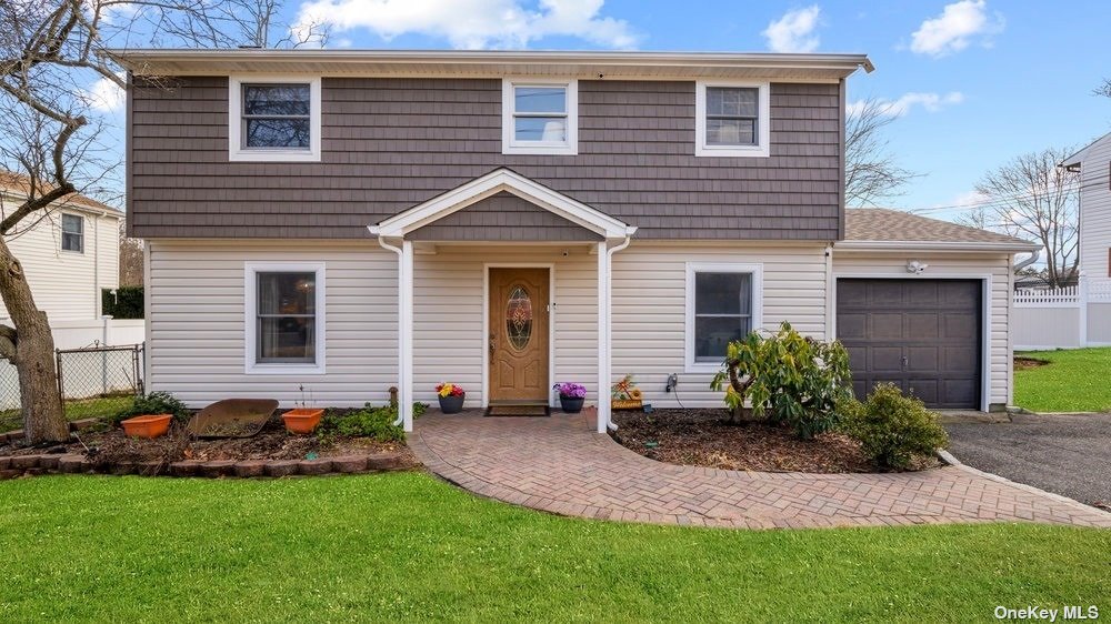 #1 photo, 328 Hawkins Road, 東長島 Centereach , NY 11720