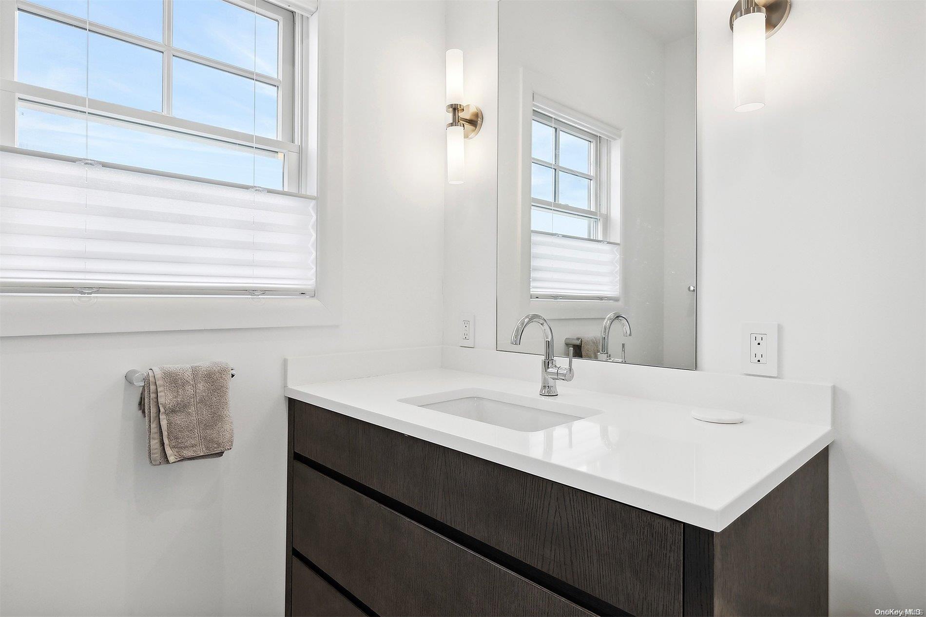 #13 photo, 68 Foster Avenue, サフォーク郡 Hampton Bays , NY 11946