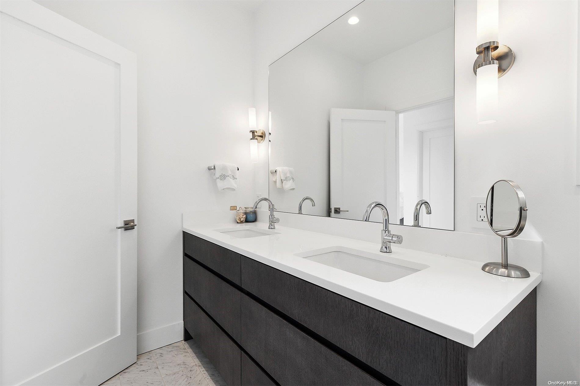 #18 photo, 68 Foster Avenue, サフォーク郡 Hampton Bays , NY 11946