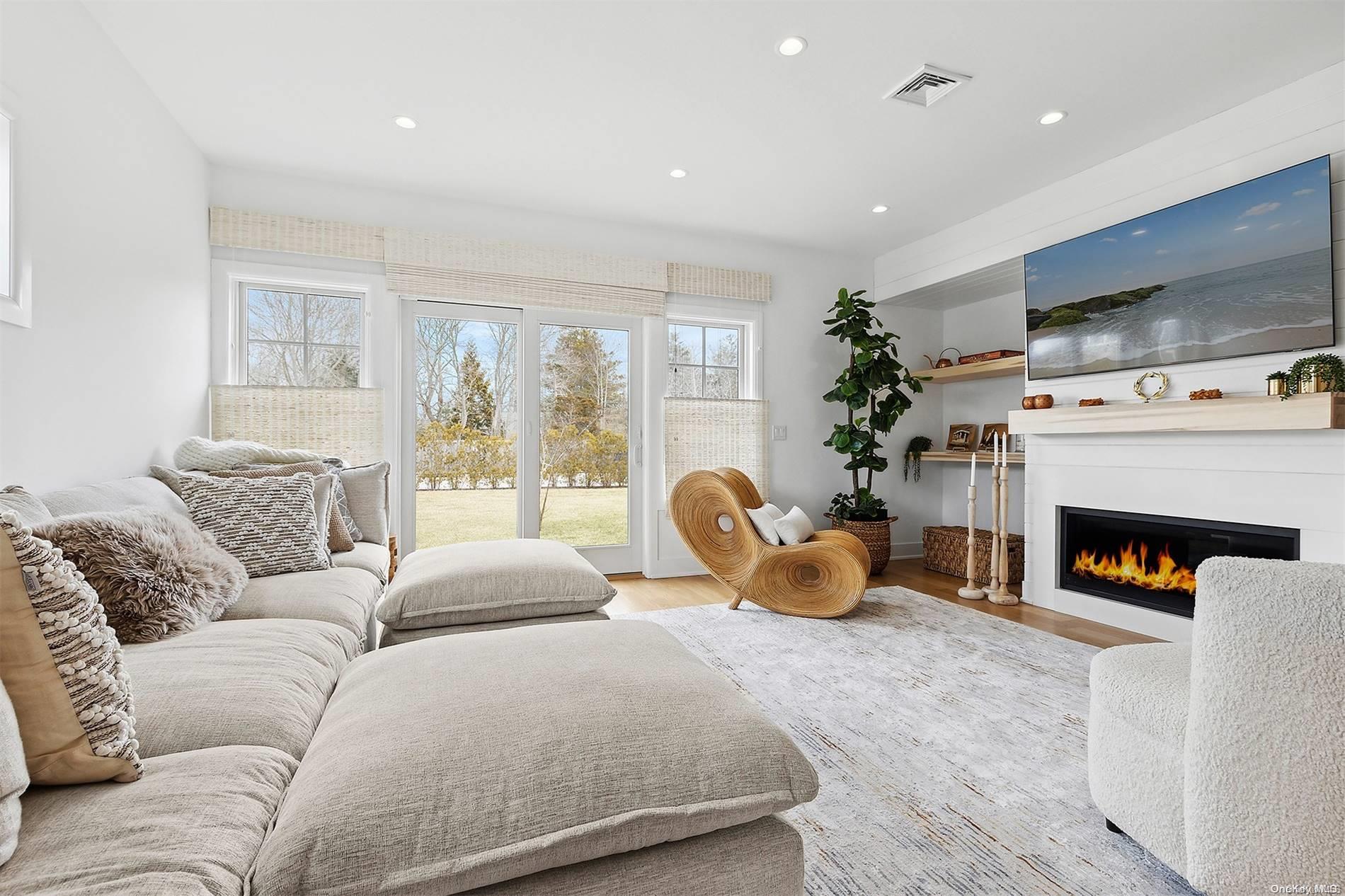 #8 photo, 68 Foster Avenue, サフォーク郡 Hampton Bays , NY 11946