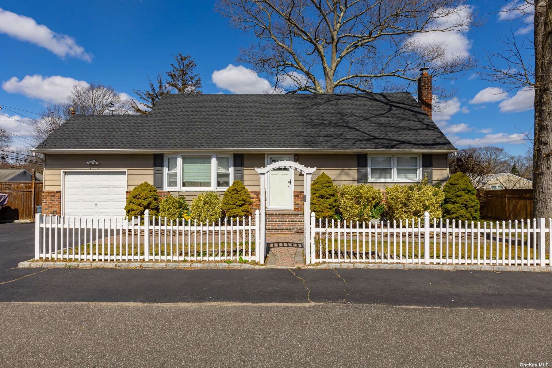 #1 photo, 19 Yale Street, Islip , NY 11751