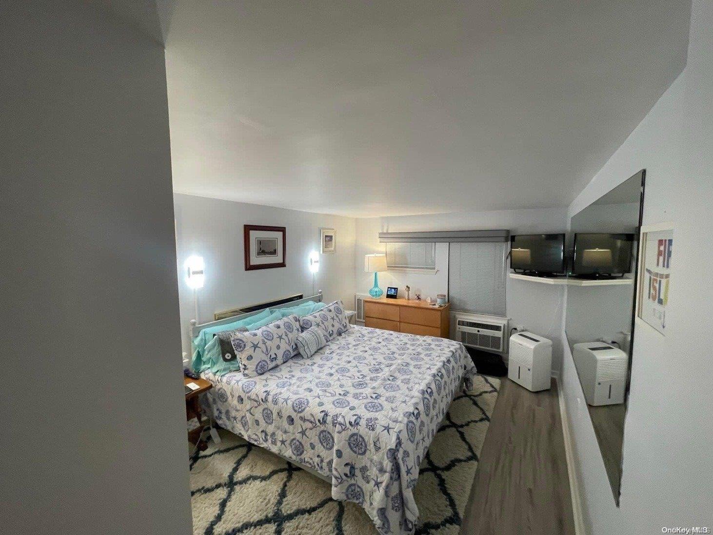 #4 photo, 7 Dehnhoff Walk, Ocean Beach , NY 11770