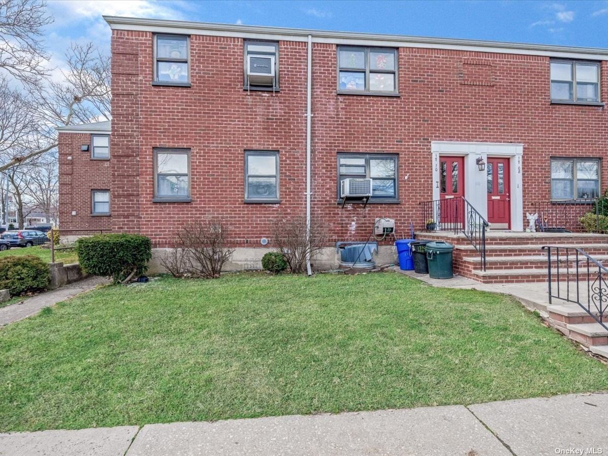 #1 photo, 17- 10 160th St, Куинс ‖ Whitestone , NY 11357