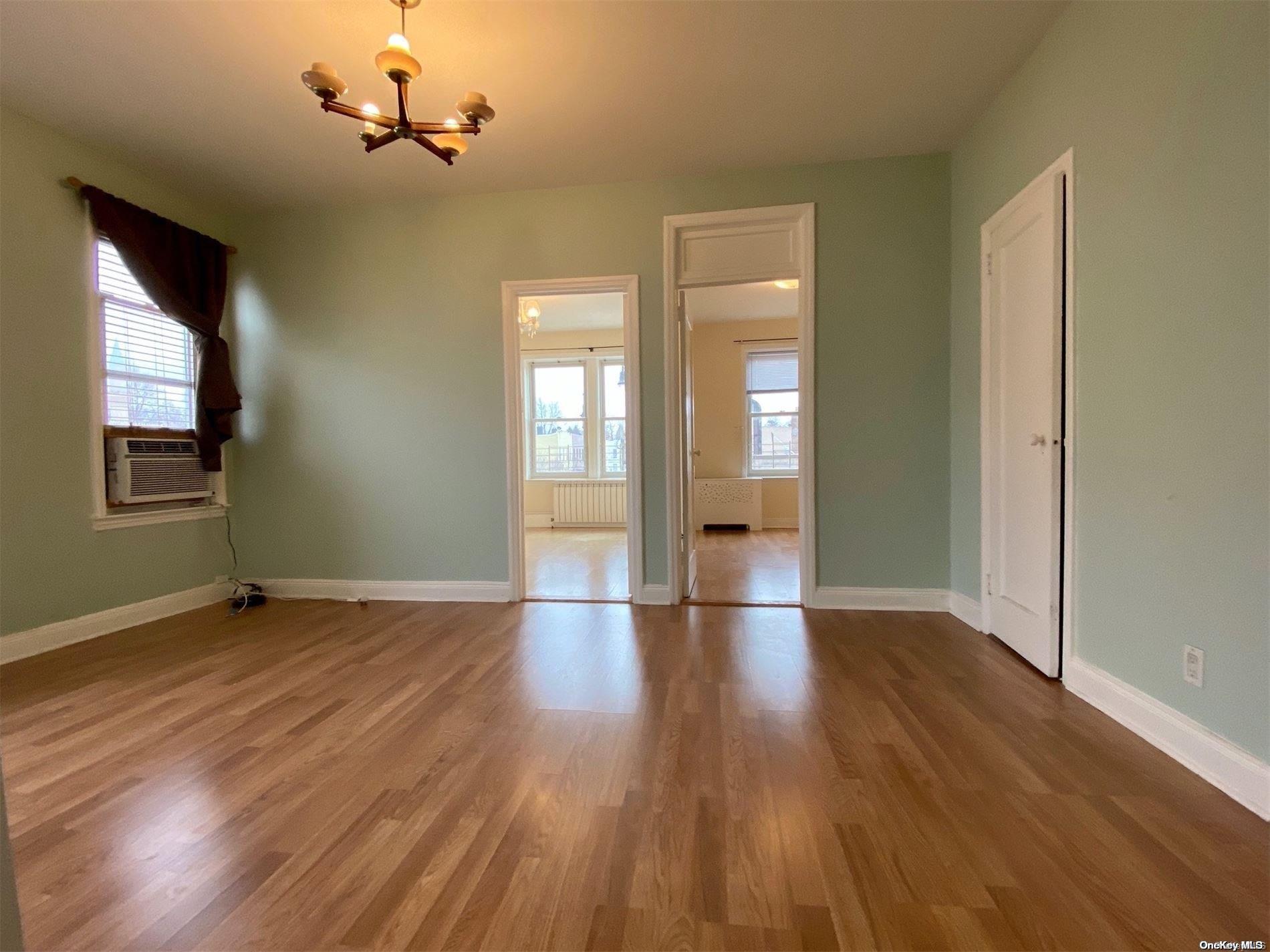 #11 photo, 71-47 Myrtle Avenue, কুইন্‌স Glendale , NY 11385