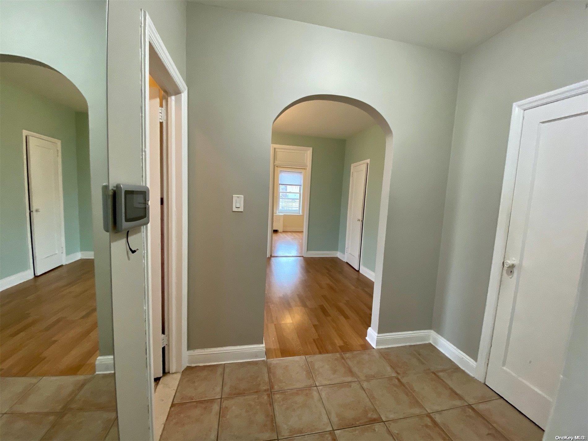 #12 photo, 71-47 Myrtle Avenue, কুইন্‌স Glendale , NY 11385