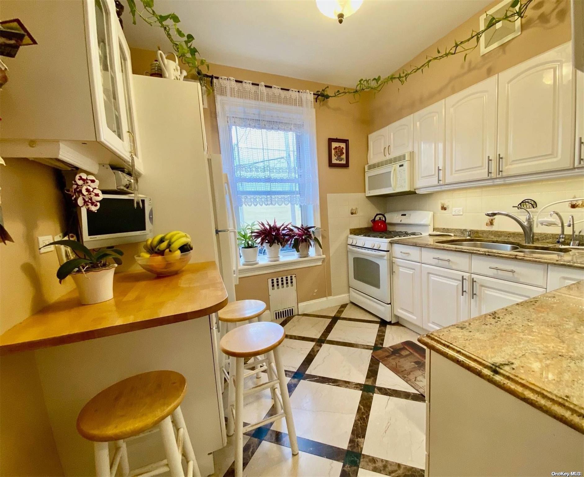 #14 photo, 71-47 Myrtle Avenue, কুইন্‌স Glendale , NY 11385