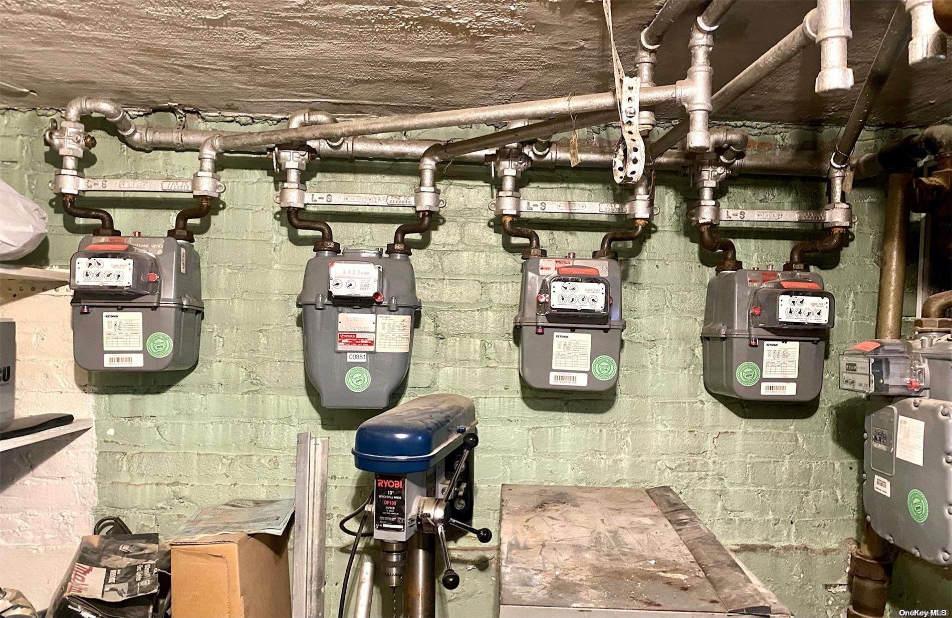 #3 photo, 71-47 Myrtle Avenue, কুইন্‌স Glendale , NY 11385