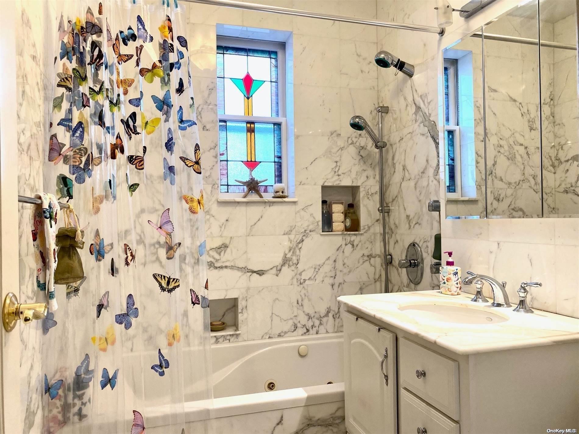 #5 photo, 71-47 Myrtle Avenue, কুইন্‌স Glendale , NY 11385