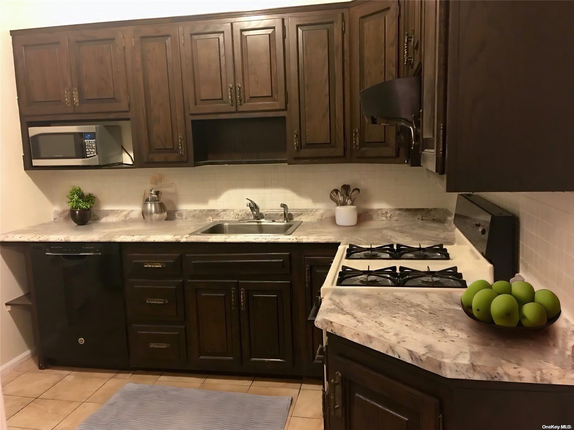 #8 photo, 71-47 Myrtle Avenue, কুইন্‌স Glendale , NY 11385