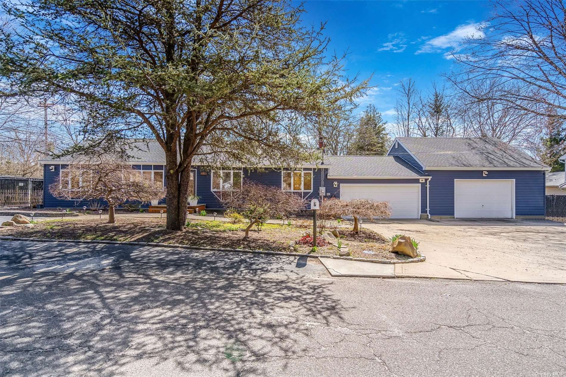 #1 photo, 8 Frederick Avenue, サフォーク郡 Lake Grove , NY 11755