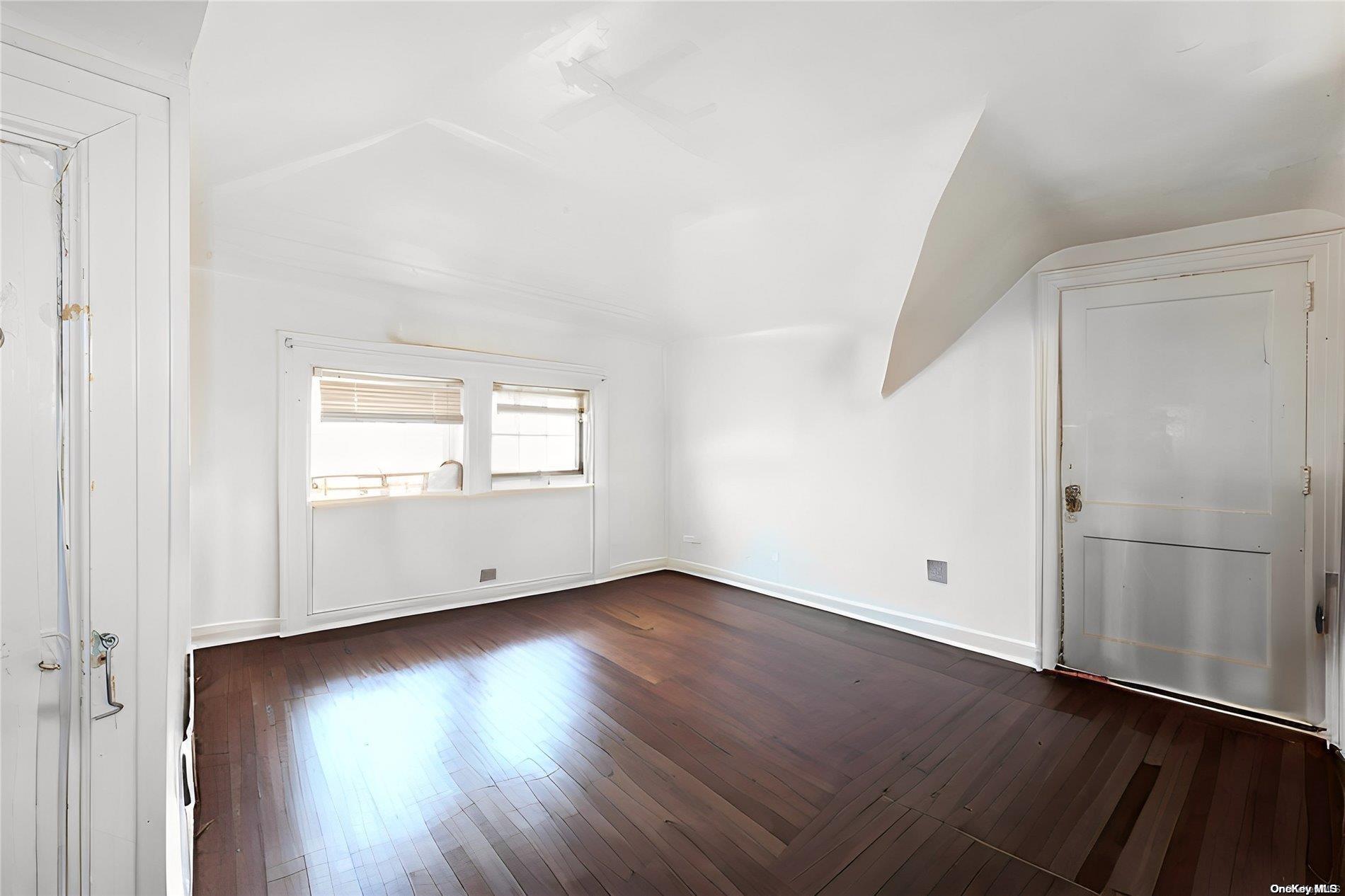 #14 photo, 84-72 B 151st Street, クイーンズ区 Briarwood , NY 11432