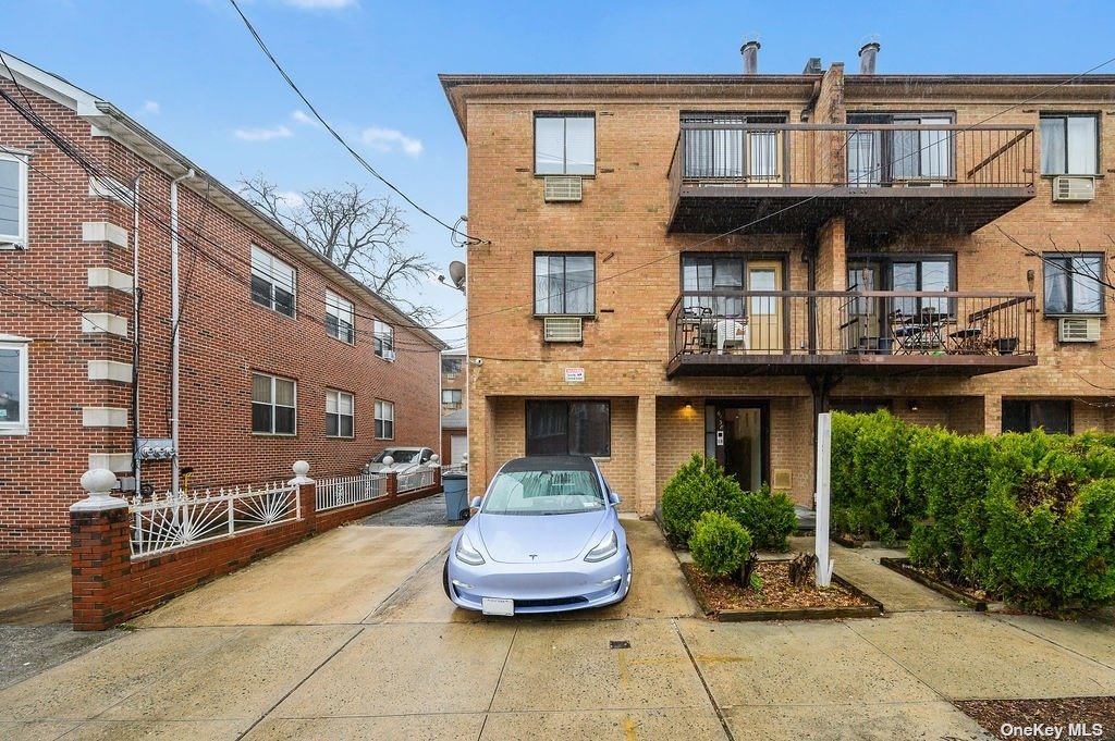 #1 photo, 61-38 169th Street, Fresh Meadows , NY 11365