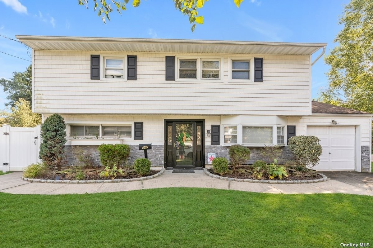 #1 photo, 602 Morrison Street, Babylon , NY 11702