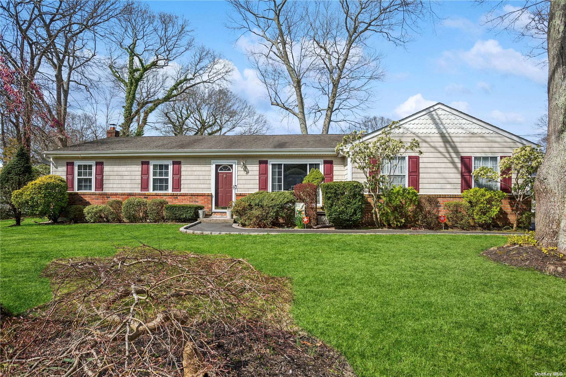 #1 photo, 68 Main Avenue, 东长岛 Centereach , NY 11720