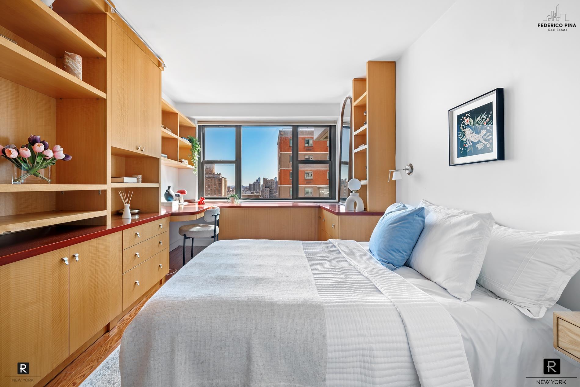 #10 photo, 115 E 9th Street, マンハッタン Greenwich Village , NY 10003