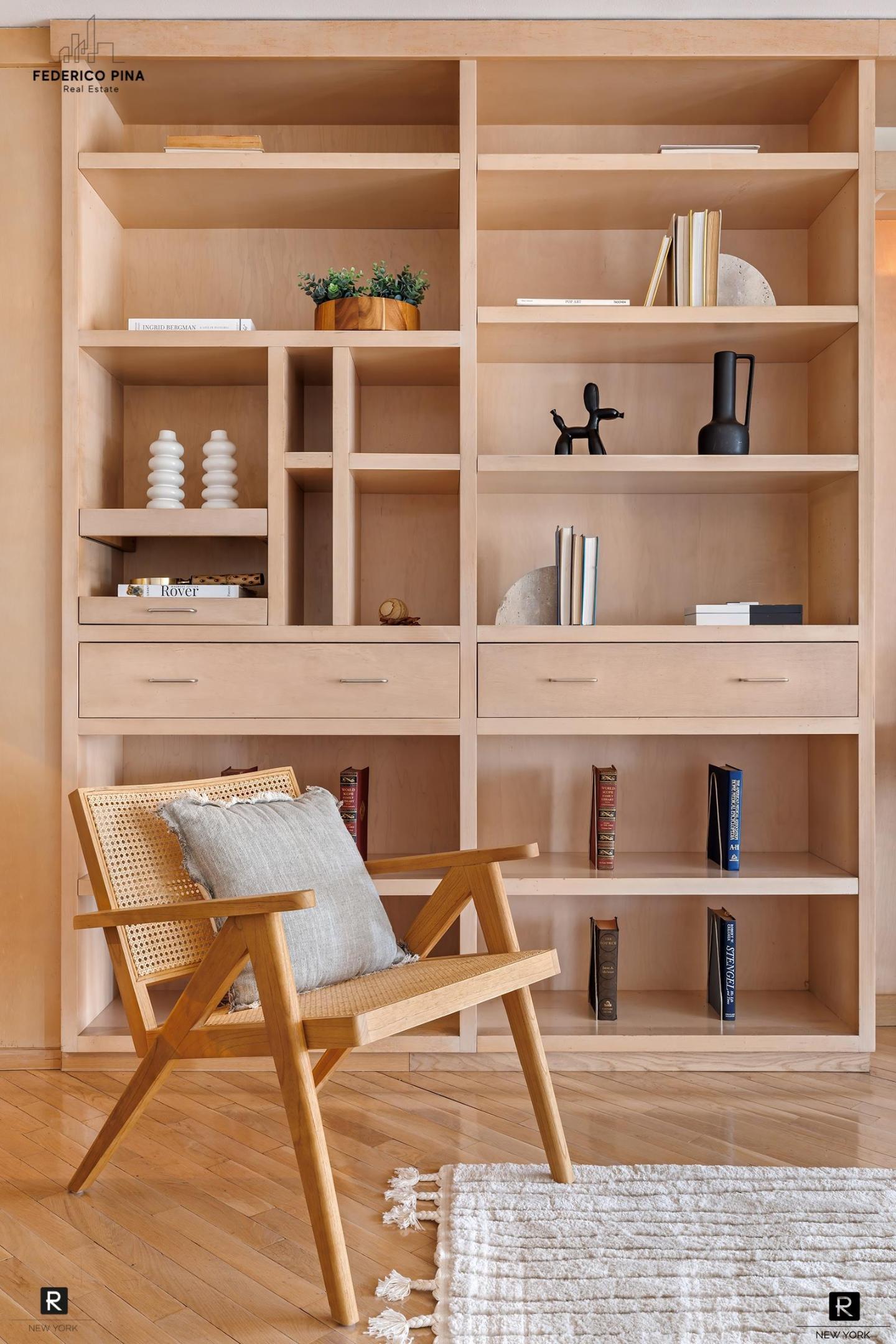 #14 photo, 115 E 9th Street, マンハッタン Greenwich Village , NY 10003