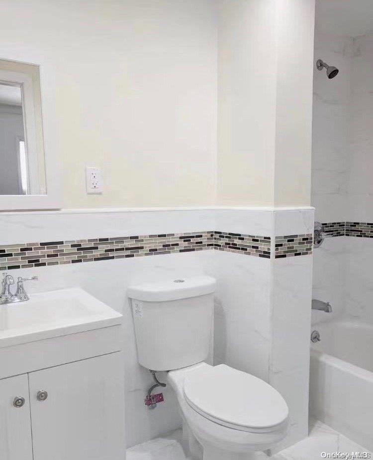 #4 photo, 110-62 Corona Avenue, クイーンズ区 Corona , NY 11368