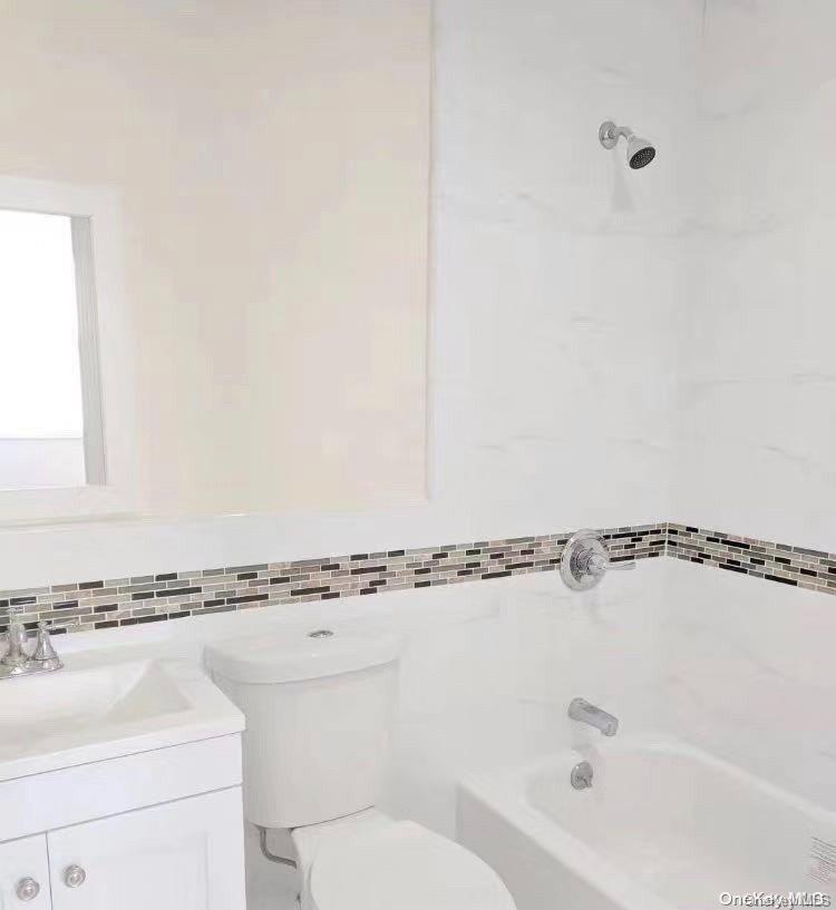 #6 photo, 110-62 Corona Avenue, クイーンズ区 Corona , NY 11368