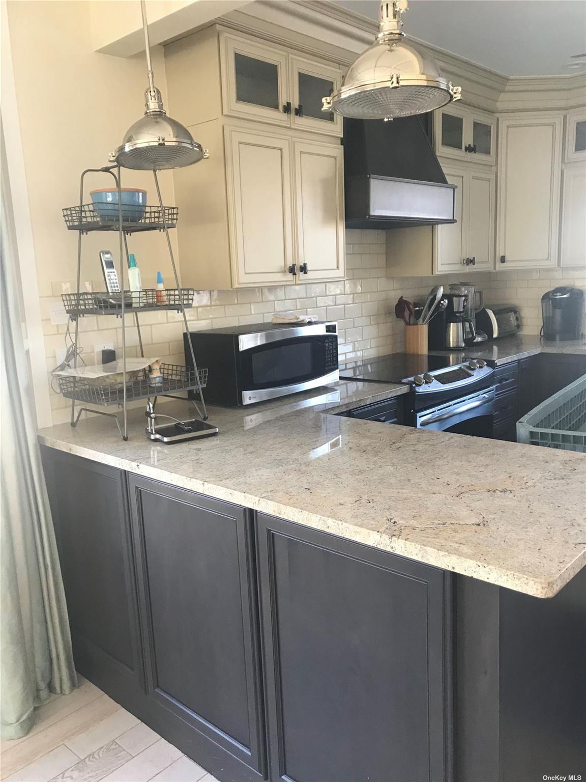 #2 photo, 16 Crescent, Seaview , NY 11770